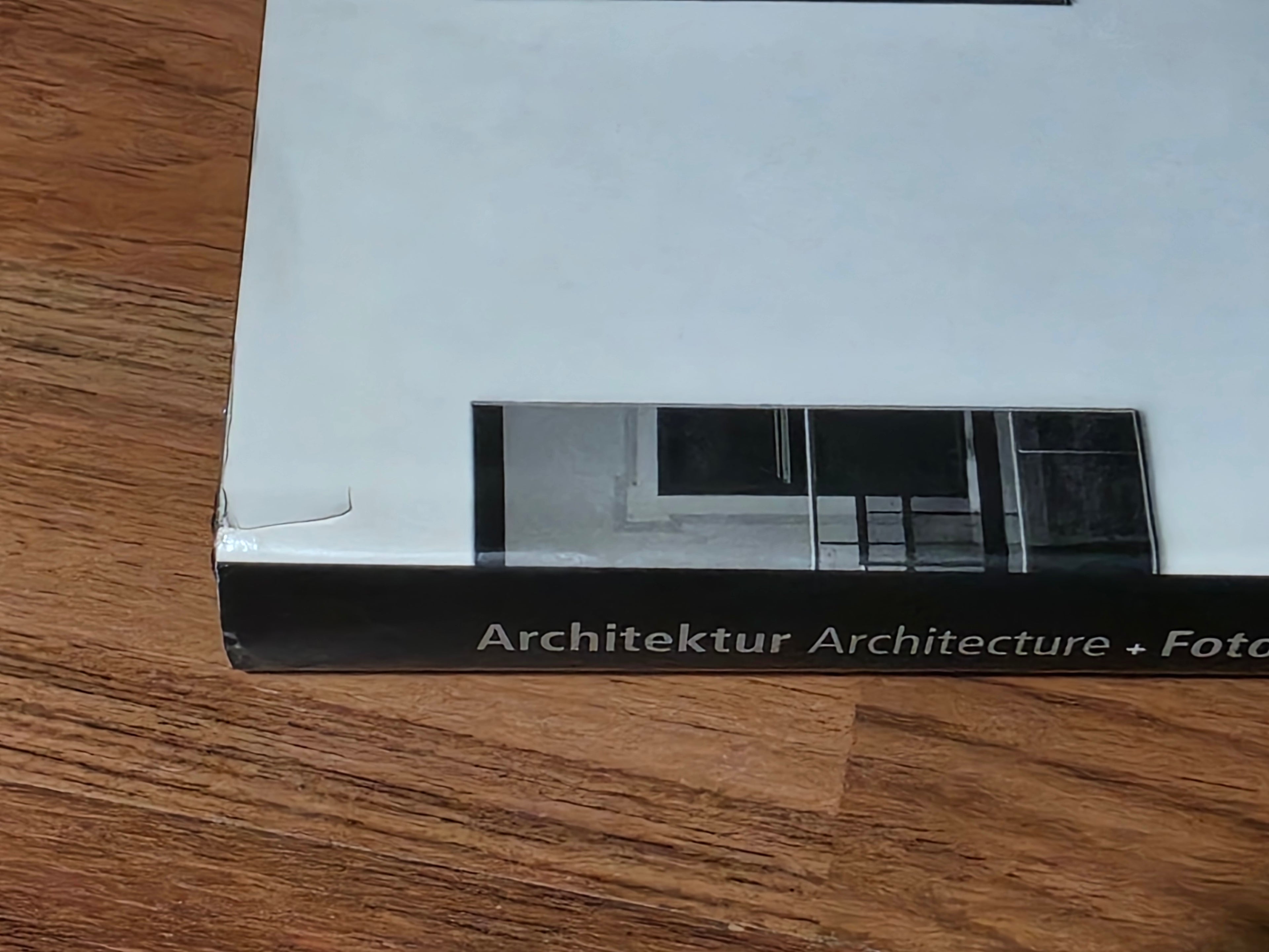 Architecture and Photography Correspondences

Karljosef Schattner - Architect
Klaus Kinold - Photographer