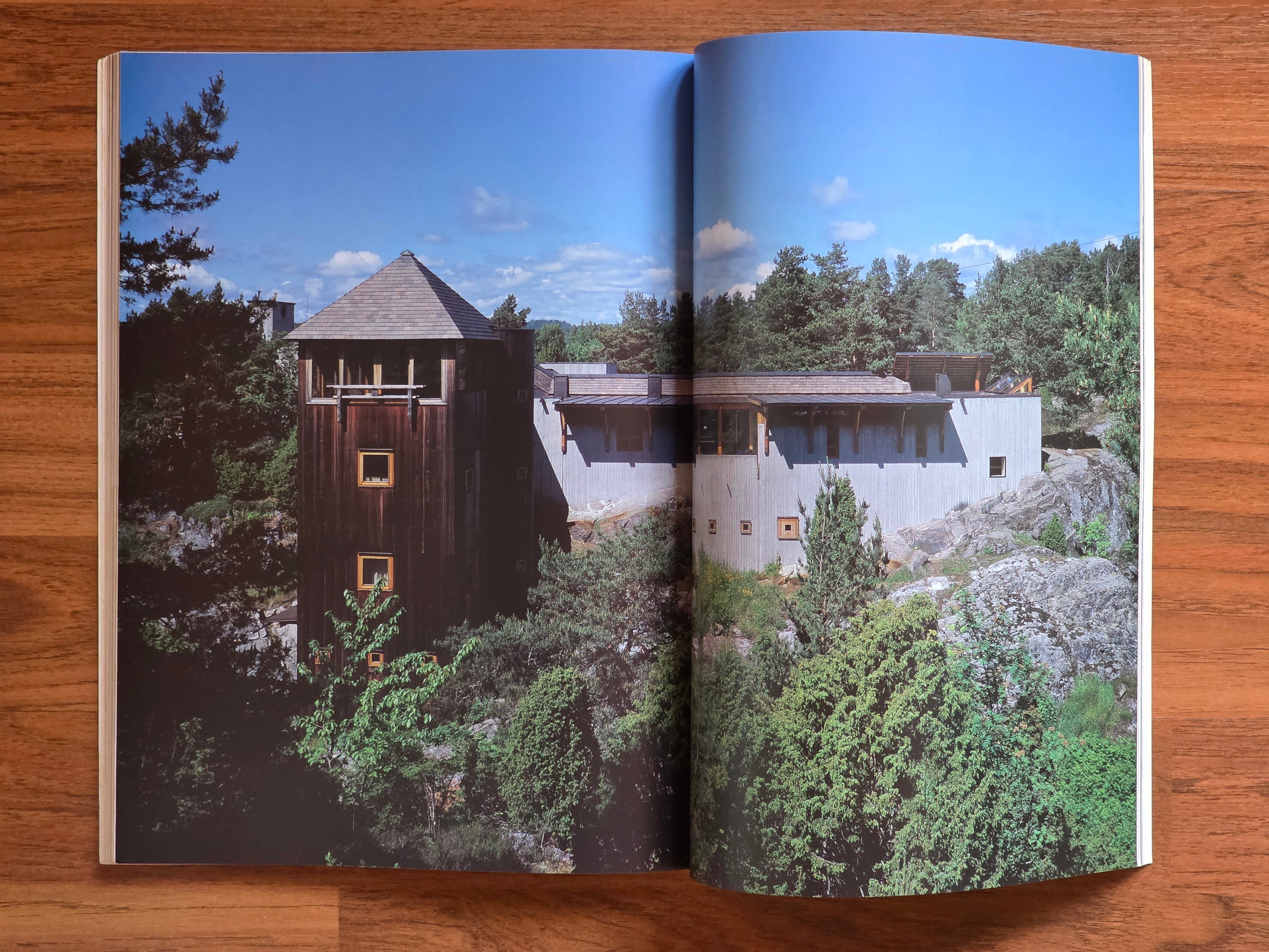 A+U 340  99:01
Sverre Fehn
Above and below the horizon