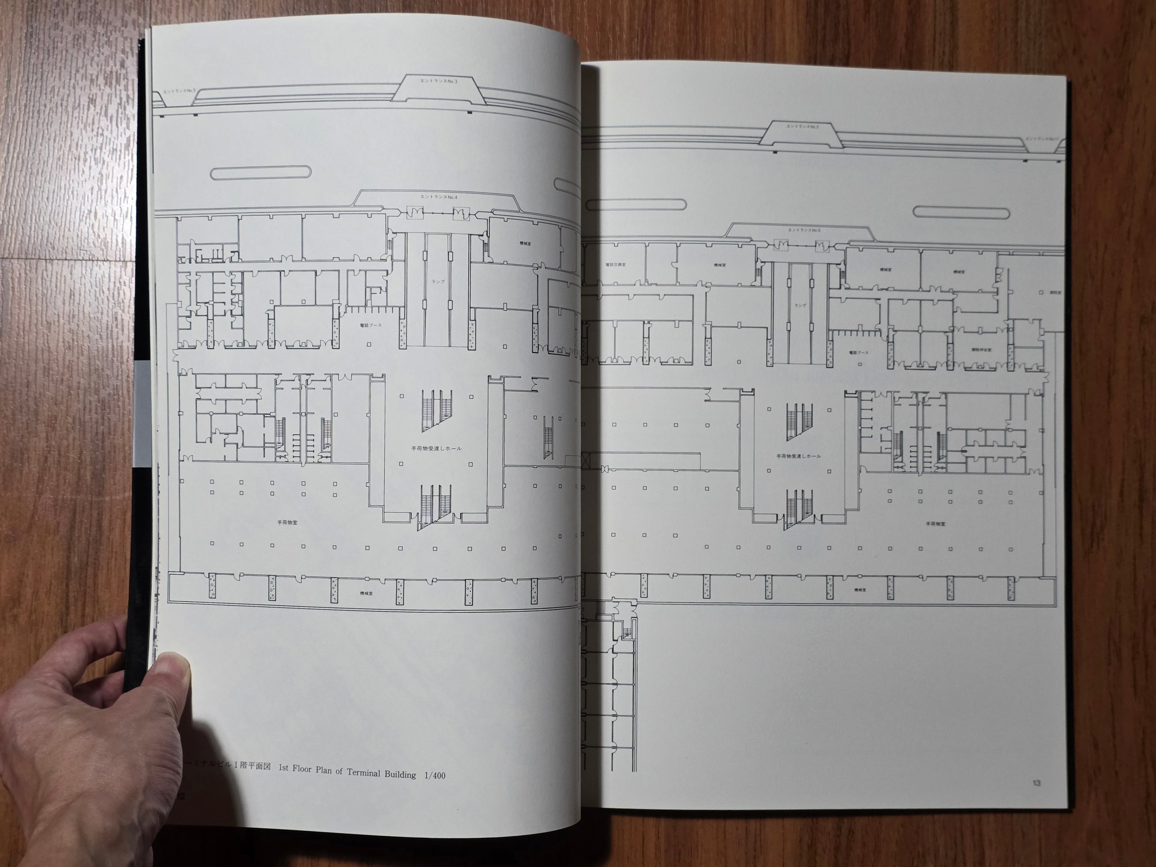 Space: Drawings 
Modern Architecture in Drawings 38
Eero Saarinen
Dulles International Airport Terminal Building