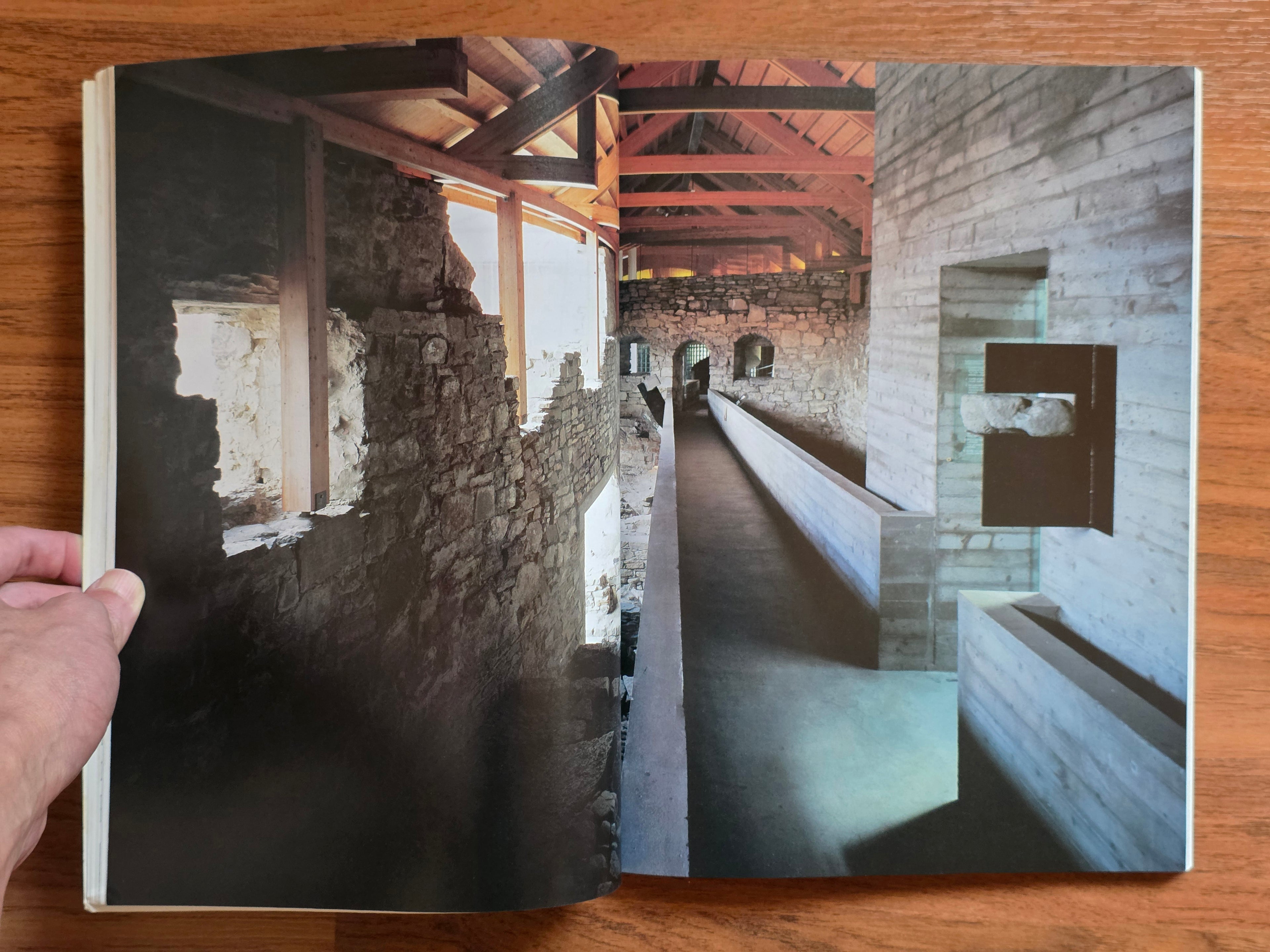 A+U 340  99:01
Sverre Fehn
Above and below the horizon